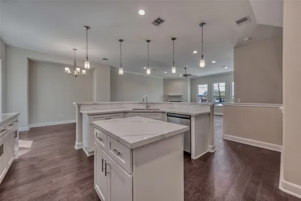 $2,300 | 4135 Du Pont Street, Houston, TX 77021