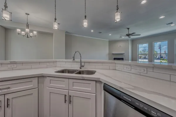 $2,300 | 4135 Du Pont Street, Houston, TX 77021