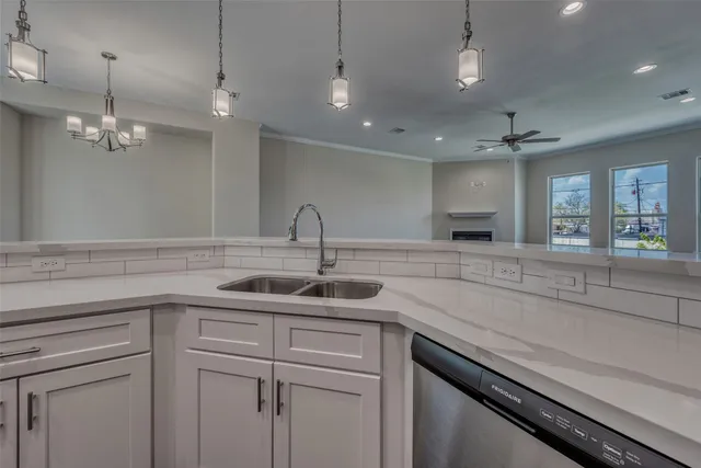 $2,499 | 4135 Du Pont Street, Houston, TX 77021