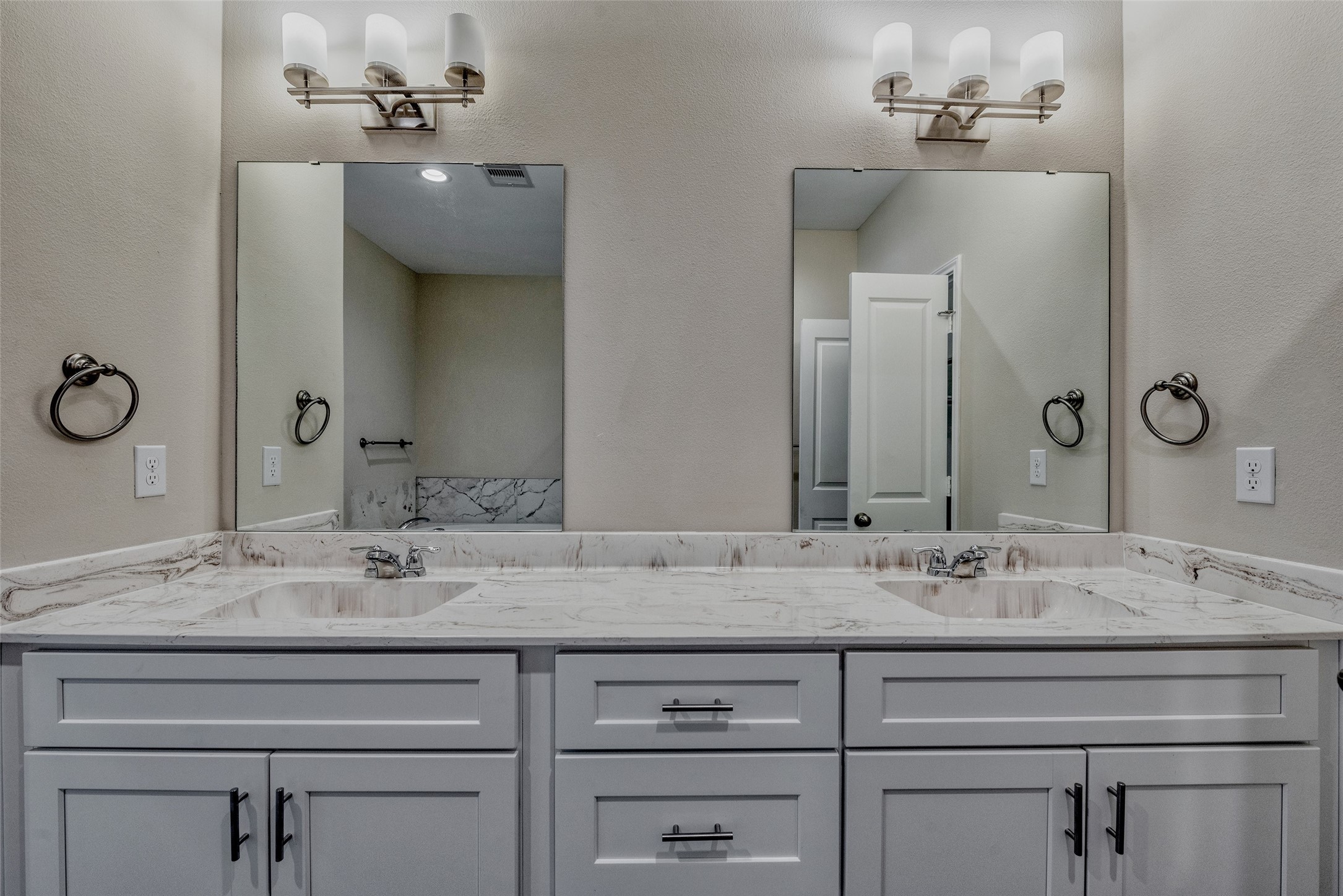 4135 Du Pont Street Houston, TX 77021 - Photo 21 of 30 a bathroom with double vanity sinks and a mirror