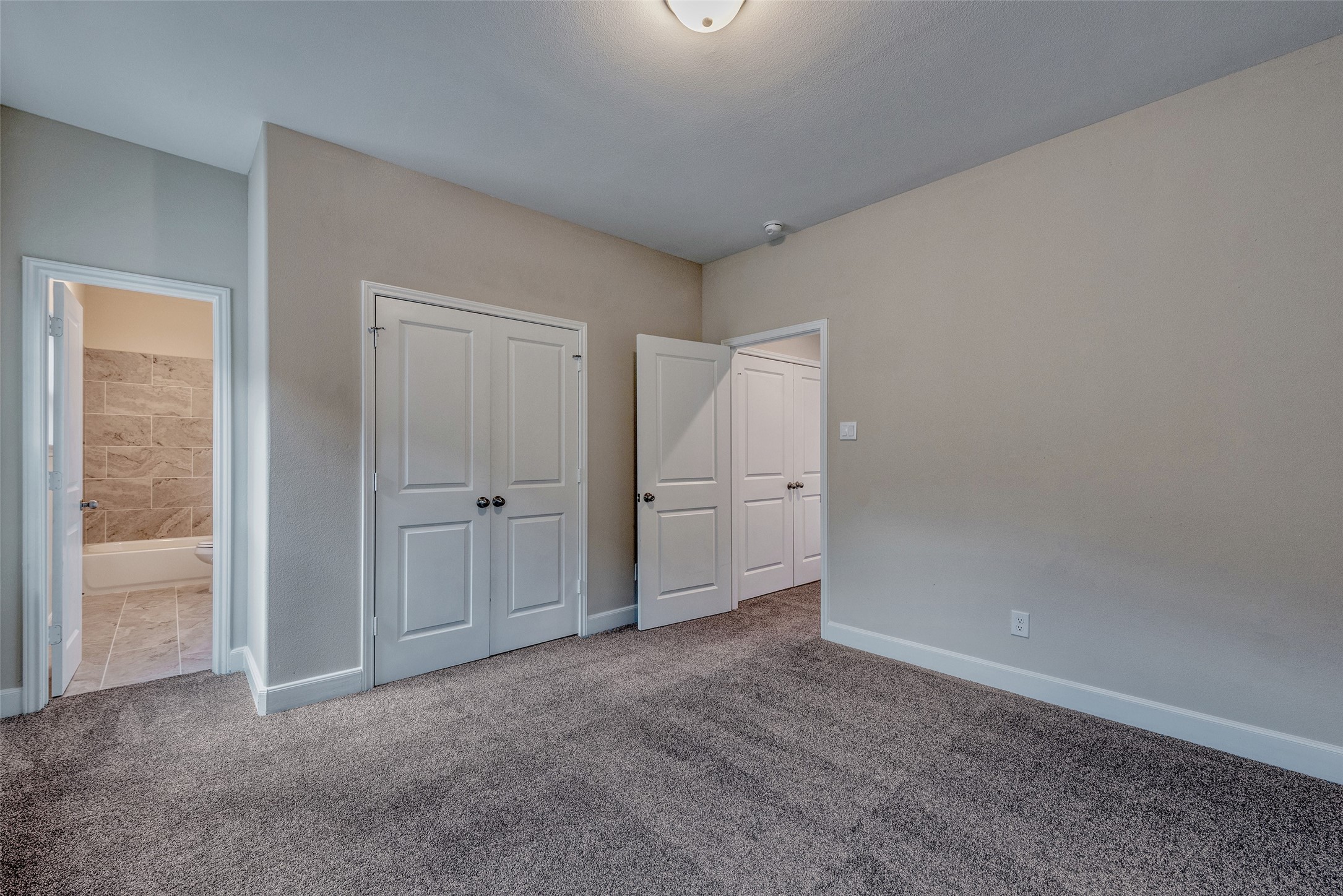 4135 Du Pont Street Houston, TX 77021 - Photo 27 of 30 a view of an empty room and closet area