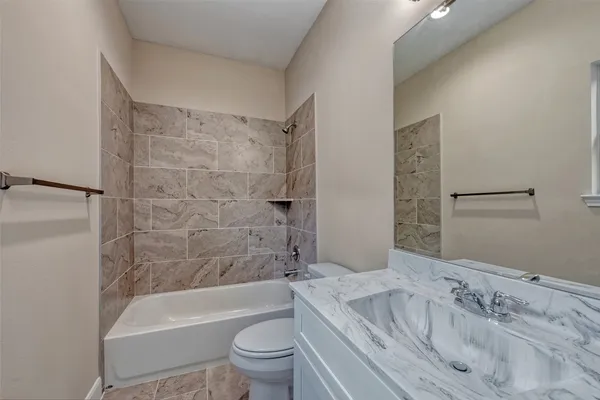 $2,300 | 4135 Du Pont Street, Houston, TX 77021