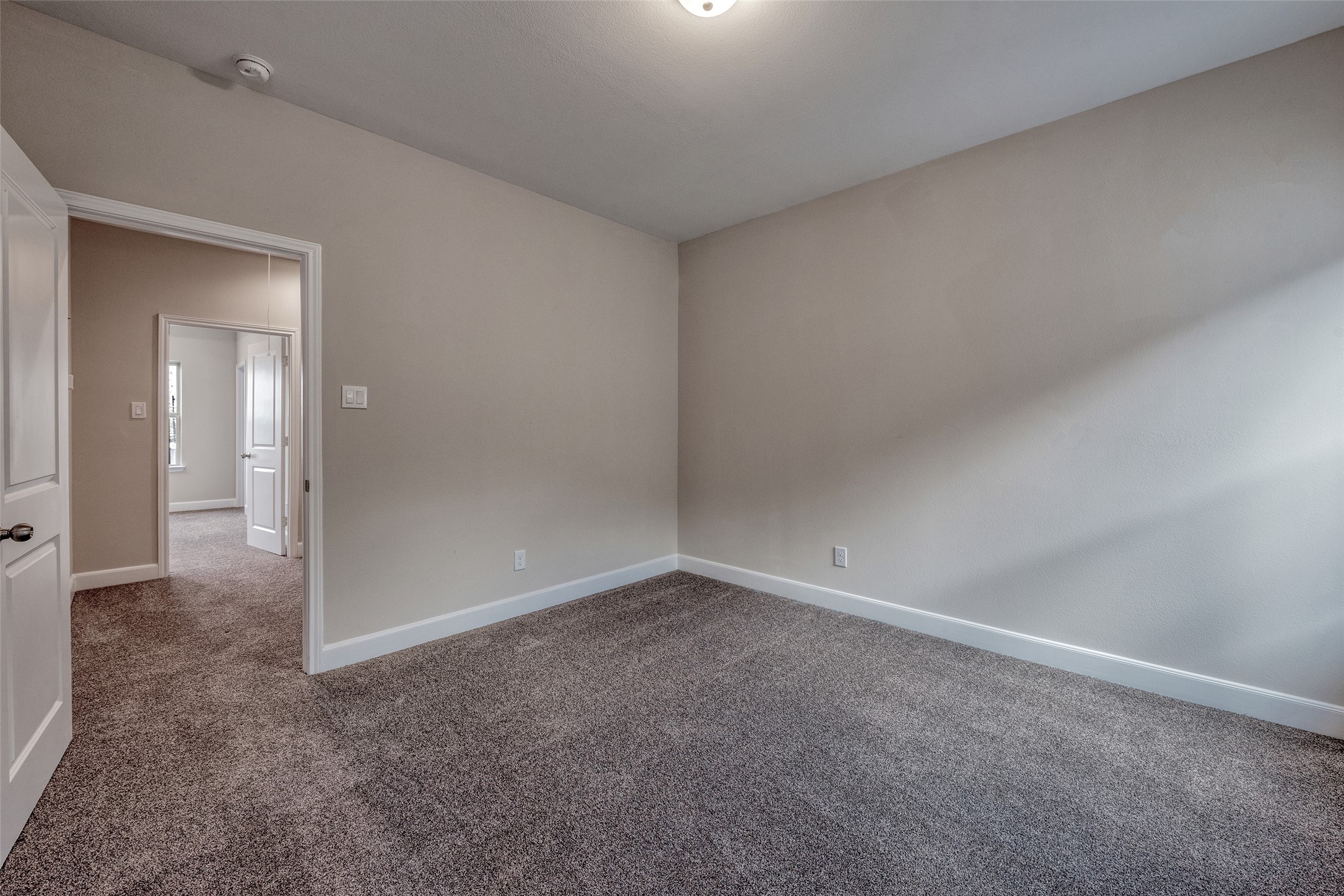 4135 Du Pont Street Houston, TX 77021 - Photo 29 of 30 an empty room with an entryway
