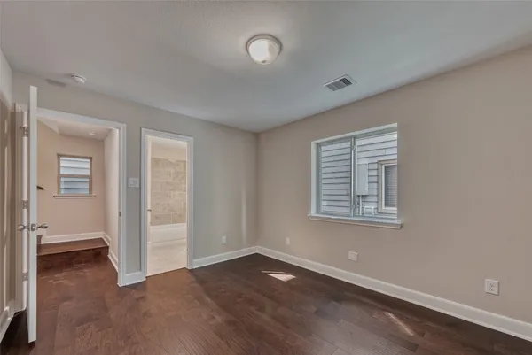 $2,300 | 4135 Du Pont Street, Houston, TX 77021