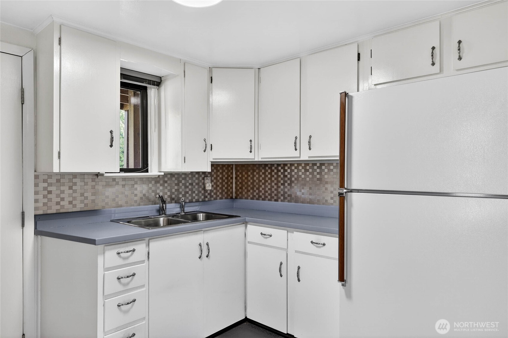 17830 116th Avenue Southeast Renton, WA 98058 - Photo 11 of 28