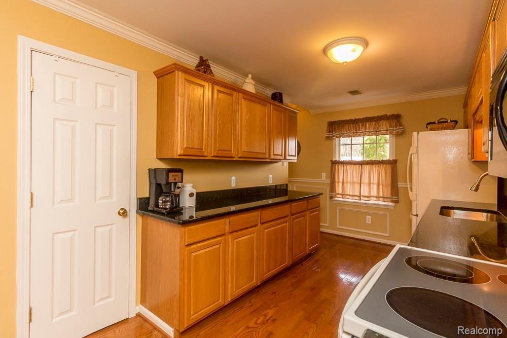 9491 Stark Road Livonia, MI 48150 - Photo 12 of 54 9491 Stark Road-Interior-64.jpg