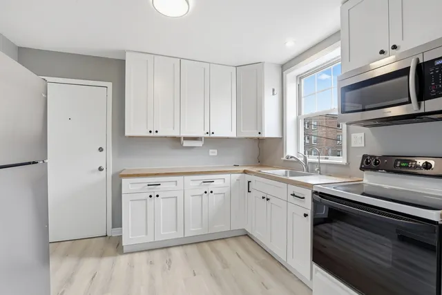 $1,925 | 2412 West Farragut Avenue, Unit 2B2422, Chicago, IL 60625