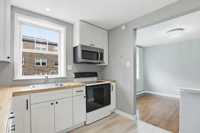 $1,925 | 2412 West Farragut Avenue, Unit 2B2422, Chicago, IL 60625