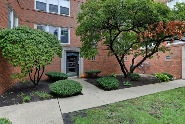 $1,925 | 2412 West Farragut Avenue, Unit 2B2422, Chicago, IL 60625