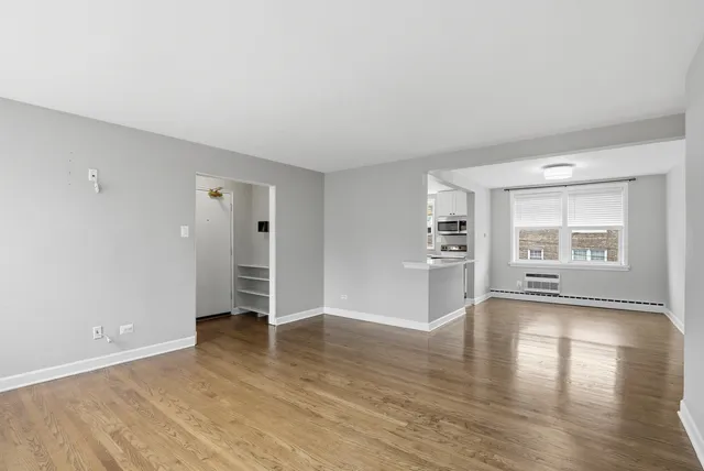 $1,925 | 2412 West Farragut Avenue, Unit 2B2422, Chicago, IL 60625