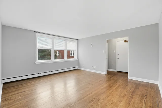 $1,925 | 2412 West Farragut Avenue, Unit 2B2422, Chicago, IL 60625