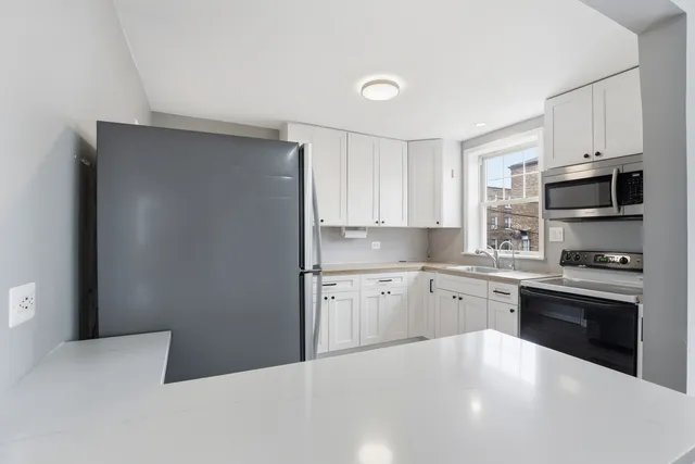 $1,925 | 2412 West Farragut Avenue, Unit 2B2422, Chicago, IL 60625