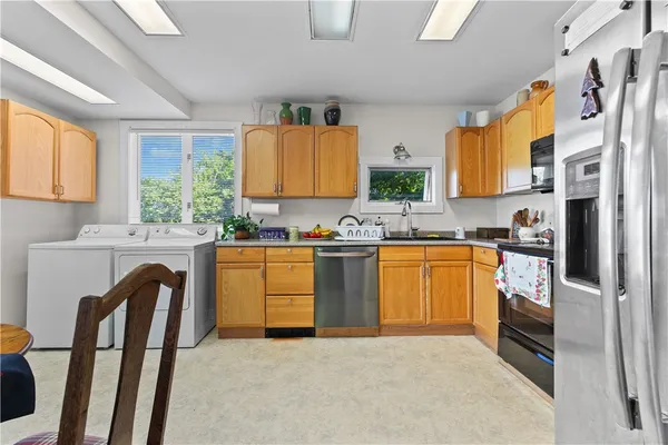 $3,800 | 1042 Anthony Road, Portsmouth, RI 02871