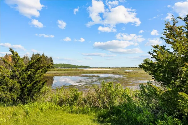 $3,800 | 1042 Anthony Road, Portsmouth, RI 02871