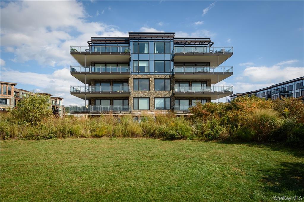 18 Rivers Edge Drive, Unit 305 Tarrytown, NY 10591 - Photo 28 of 34 a view of a big room with a yard