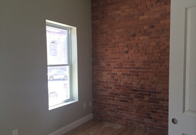 35 Forbes Street, Unit 1 Boston, MA 02130 - Photo 4 of 6 a bathroom with a window