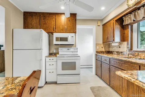 $769,000 | 5 Sherwood Road, Glen Cove, NY 11542