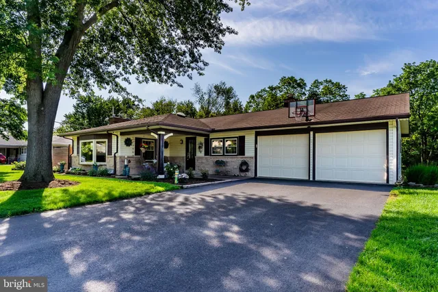 $399,900 | 1561 Vesta Drive, Harrisburg, PA 17112