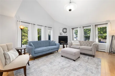 $2,295,000 | 5 Maloney Lane, Middletown, RI 02842