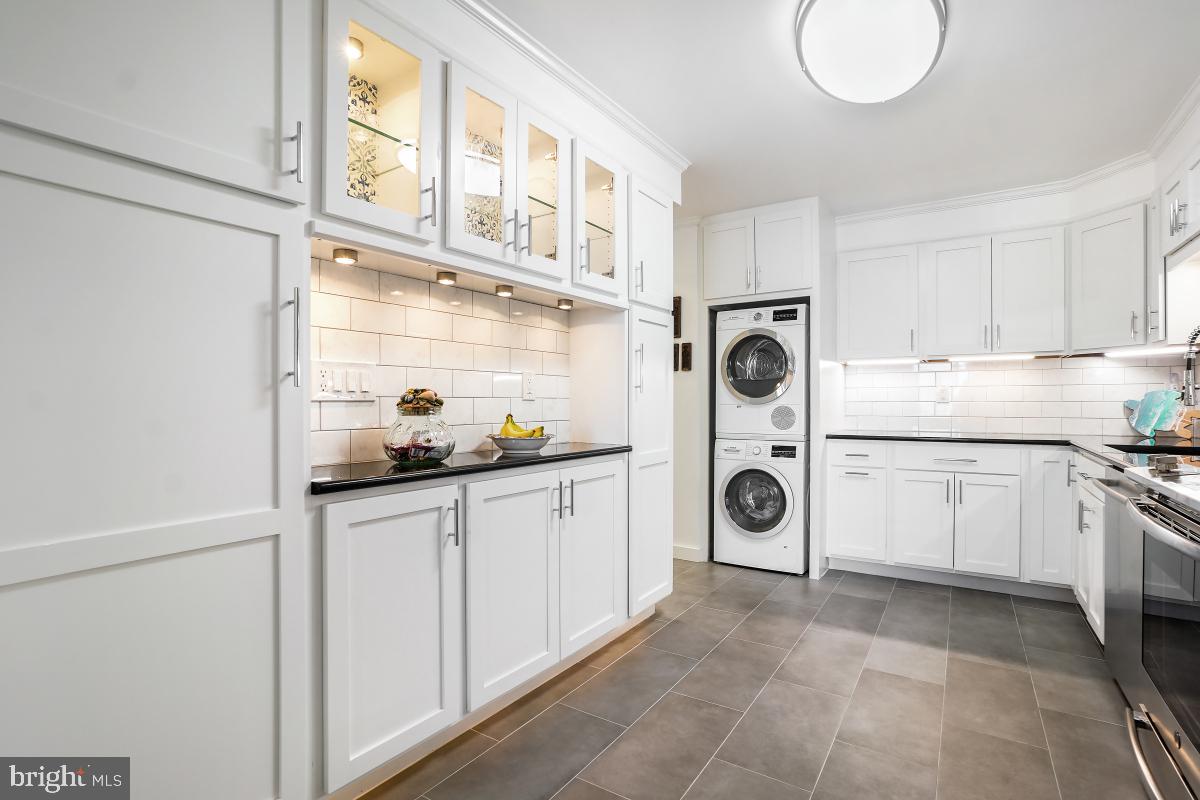 5902 Mt Eagle Drive, Unit 1615 Alexandria, VA 22303 - Photo 21 of 48 Kitchen - COMPLETELY AND BEAUTIFULLY RENOVATED!