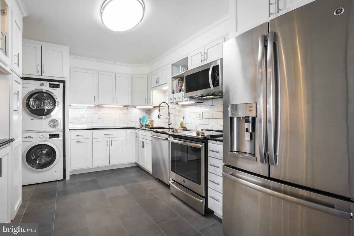 5902 Mt Eagle Drive, Unit 1615 Alexandria, VA 22303 - Photo 23 of 48 Kitchen - Upgraded Stainless-Steel Appliances