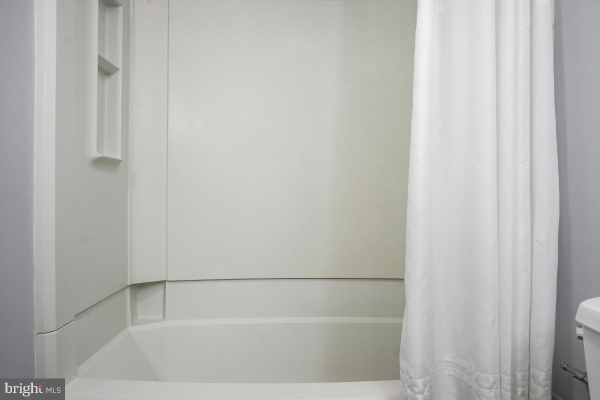 5902 Mt Eagle Drive, Unit 1615 Alexandria, VA 22303 - Photo 43 of 48 Full Bath #2 - Features Combination Bathtub/Shower