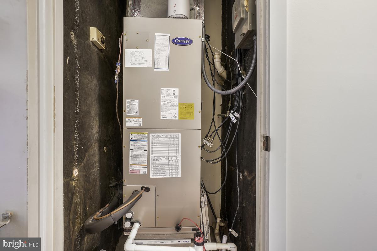 5902 Mt Eagle Drive, Unit 1615 Alexandria, VA 22303 - Photo 45 of 48 a bathroom with a shower