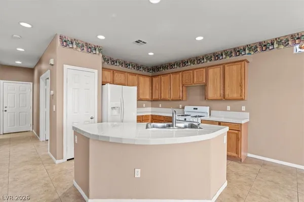 $2,400 | 7084 Somera Way, Las Vegas, NV 89113