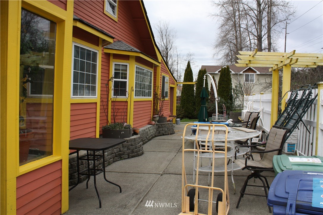 3411 Talbot Road South Renton, WA 98055 - Photo 2 of 11
