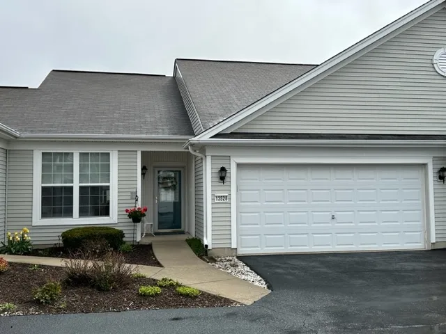 $2,350 | 13528 Nealy Road, Huntley, IL 60142