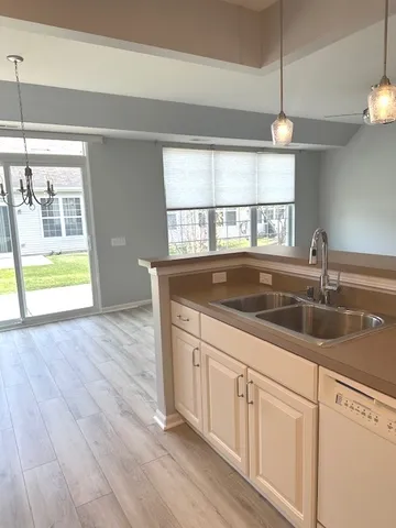 $2,350 | 13528 Nealy Road, Huntley, IL 60142