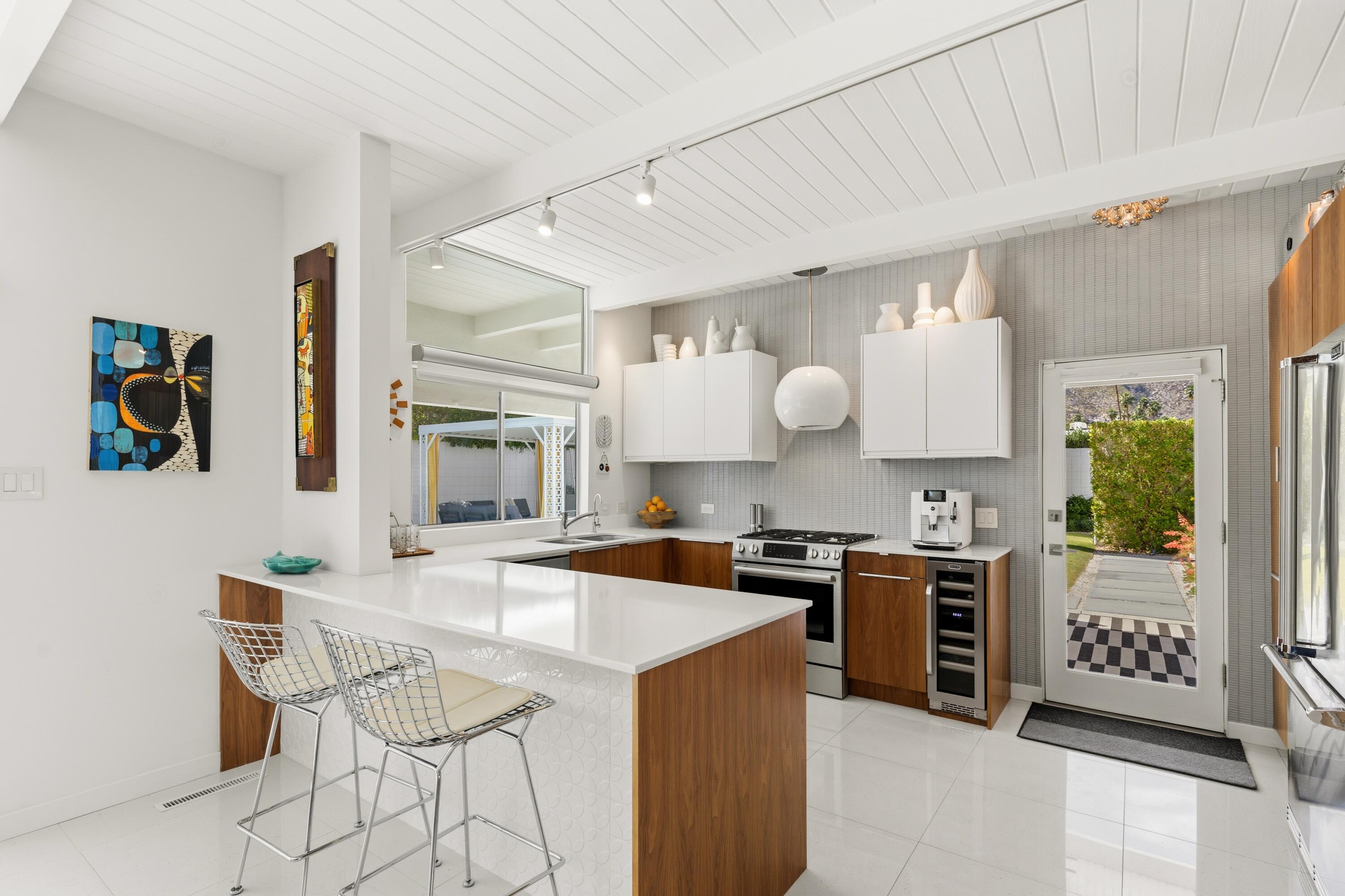 973 East La Jolla Road Palm Springs, CA 92264 - Photo 12 of 31 Kitchen