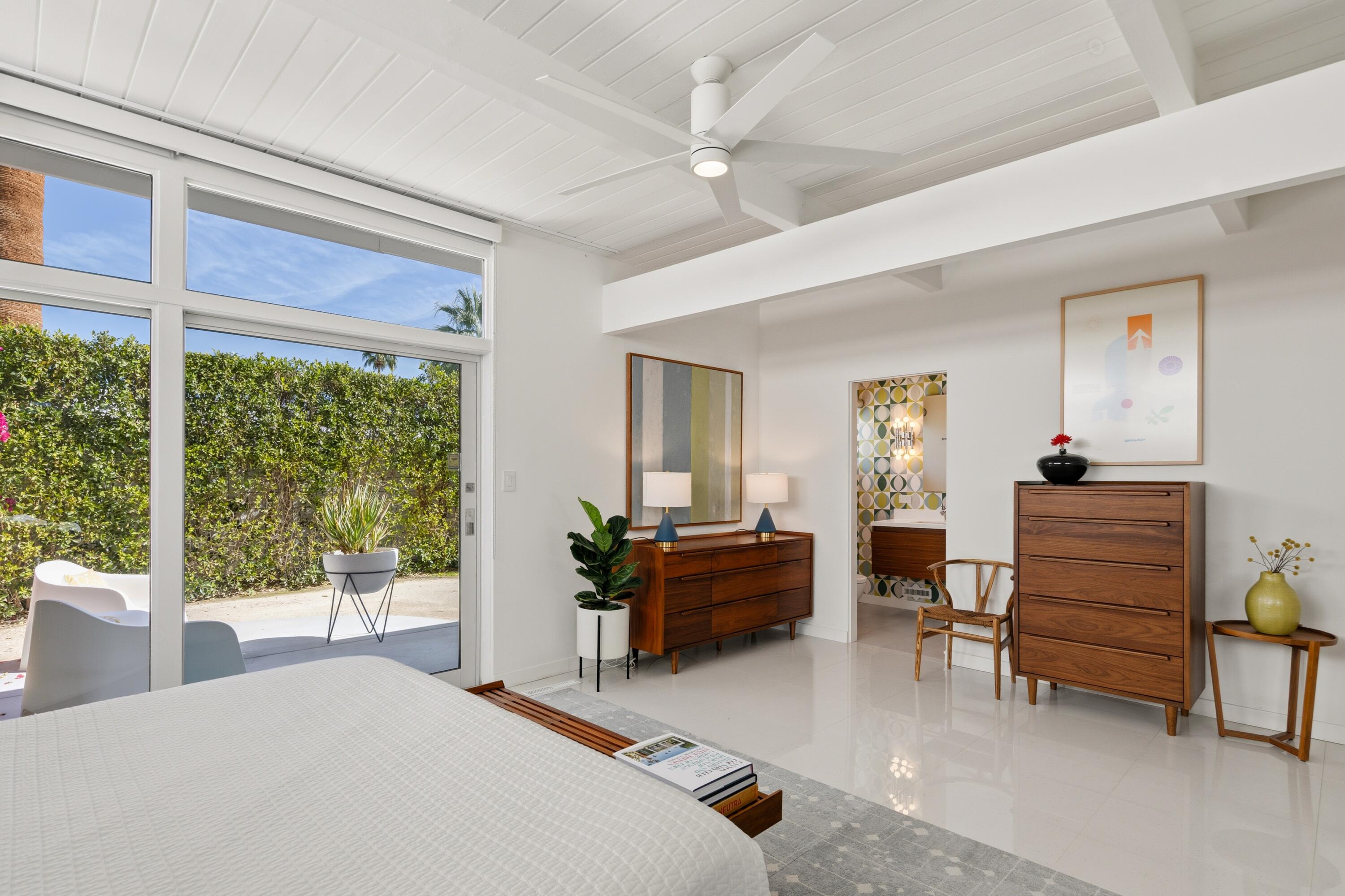 973 East La Jolla Road Palm Springs, CA 92264 - Photo 16 of 31 Primary BR to bath