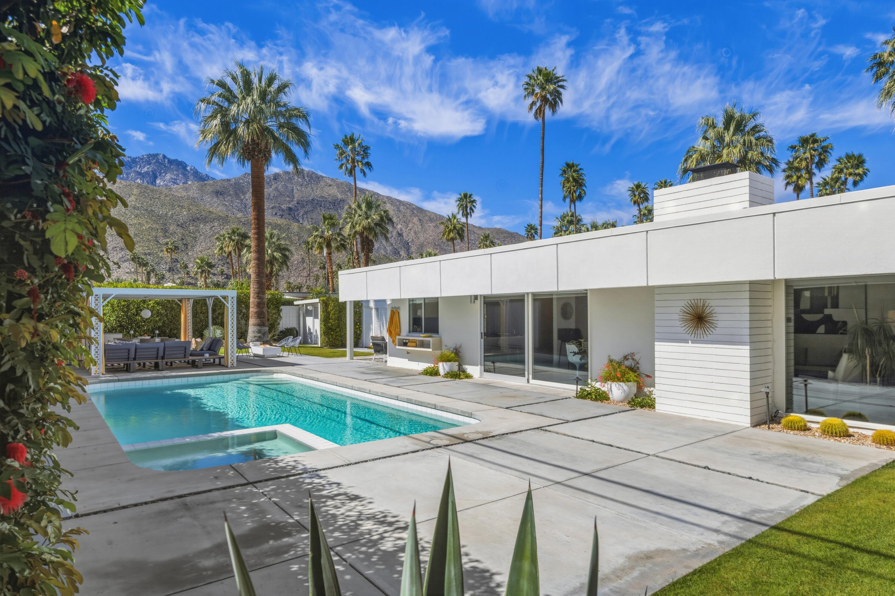 973 East La Jolla Road Palm Springs, CA 92264 - Photo 21 of 31 Backyard views