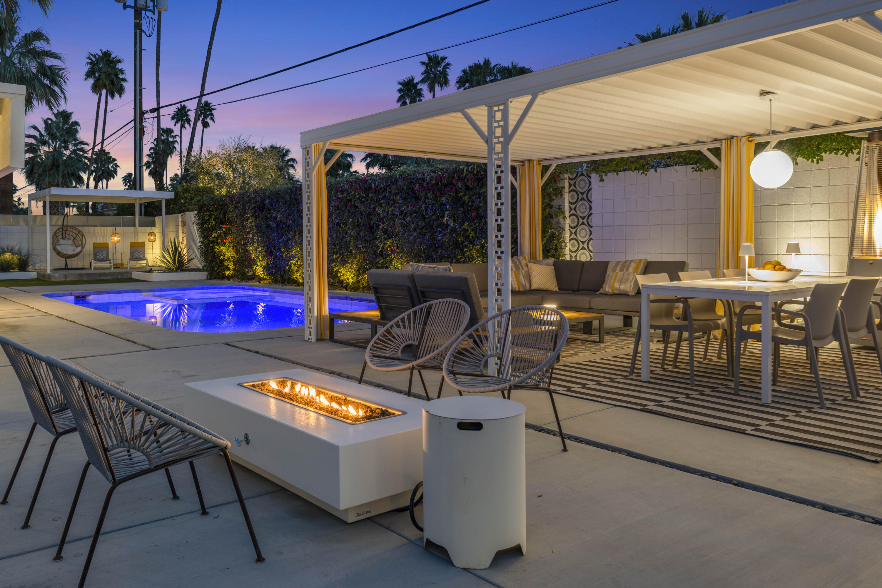 973 East La Jolla Road Palm Springs, CA 92264 - Photo 24 of 31 Twilight backyard scene