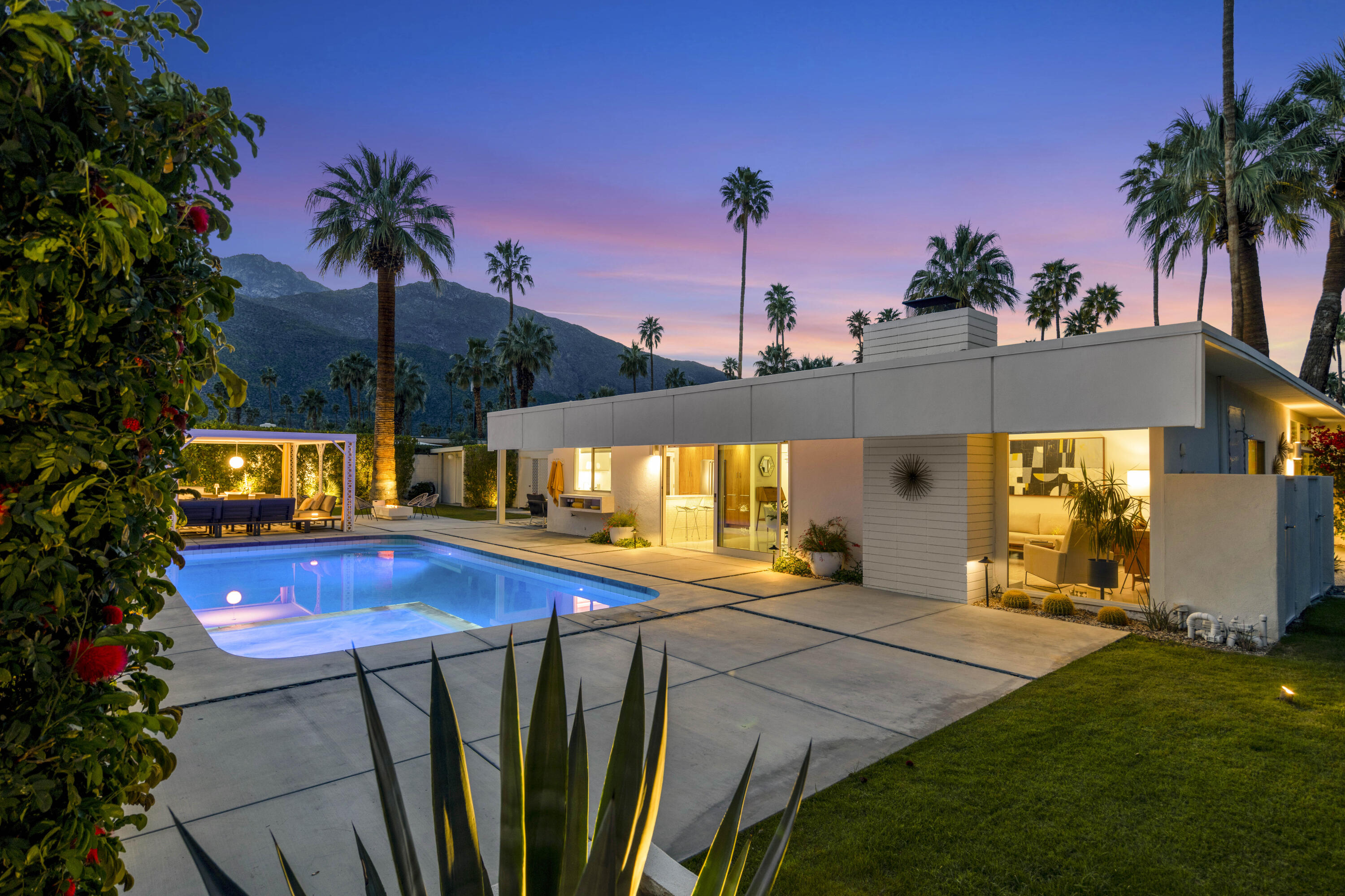 973 East La Jolla Road Palm Springs, CA 92264 - Photo 3 of 31 Twilight Back of house