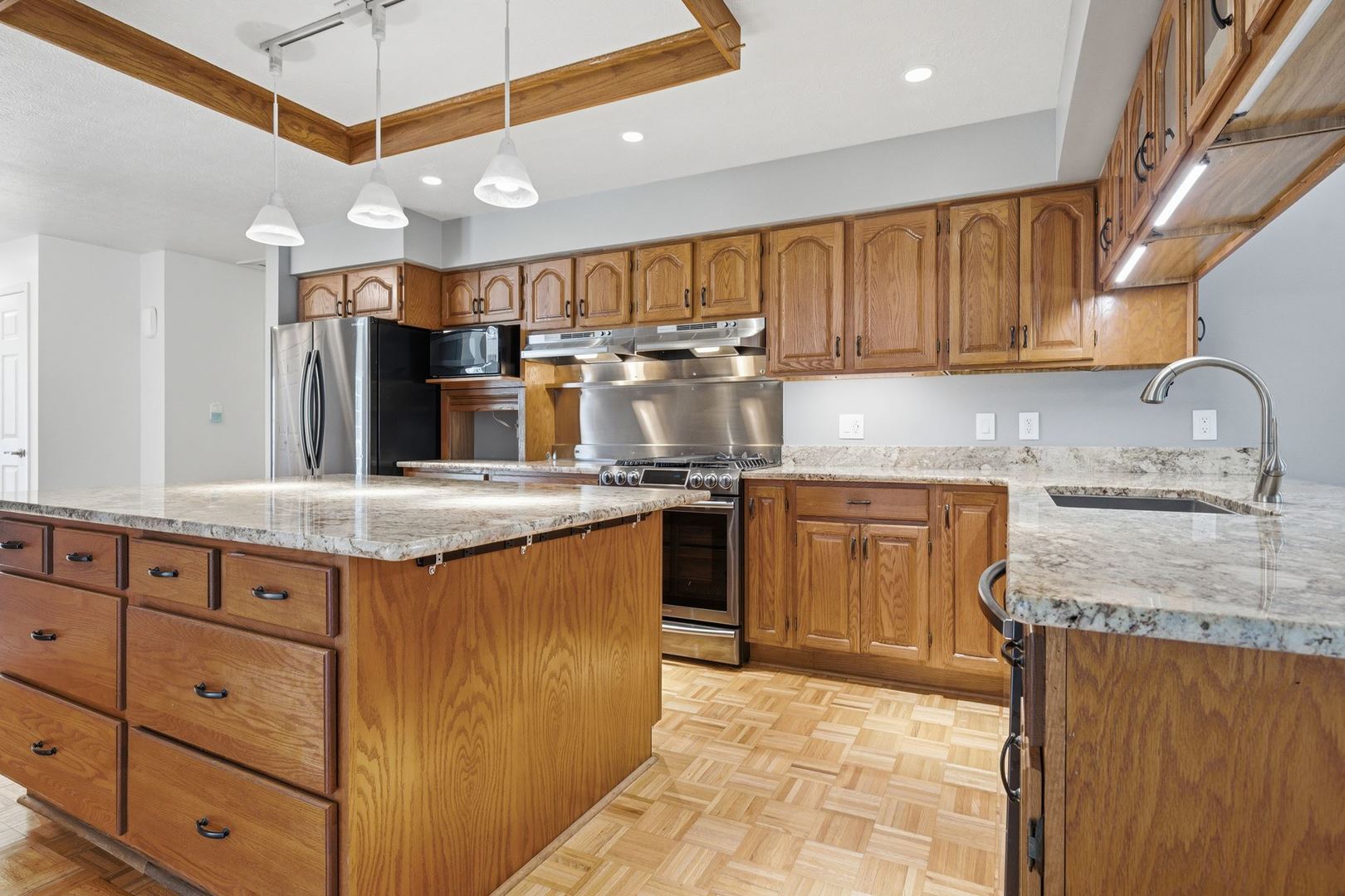 15863 East 2120 N Road Pontiac, IL 61764 - Photo 4 of 49