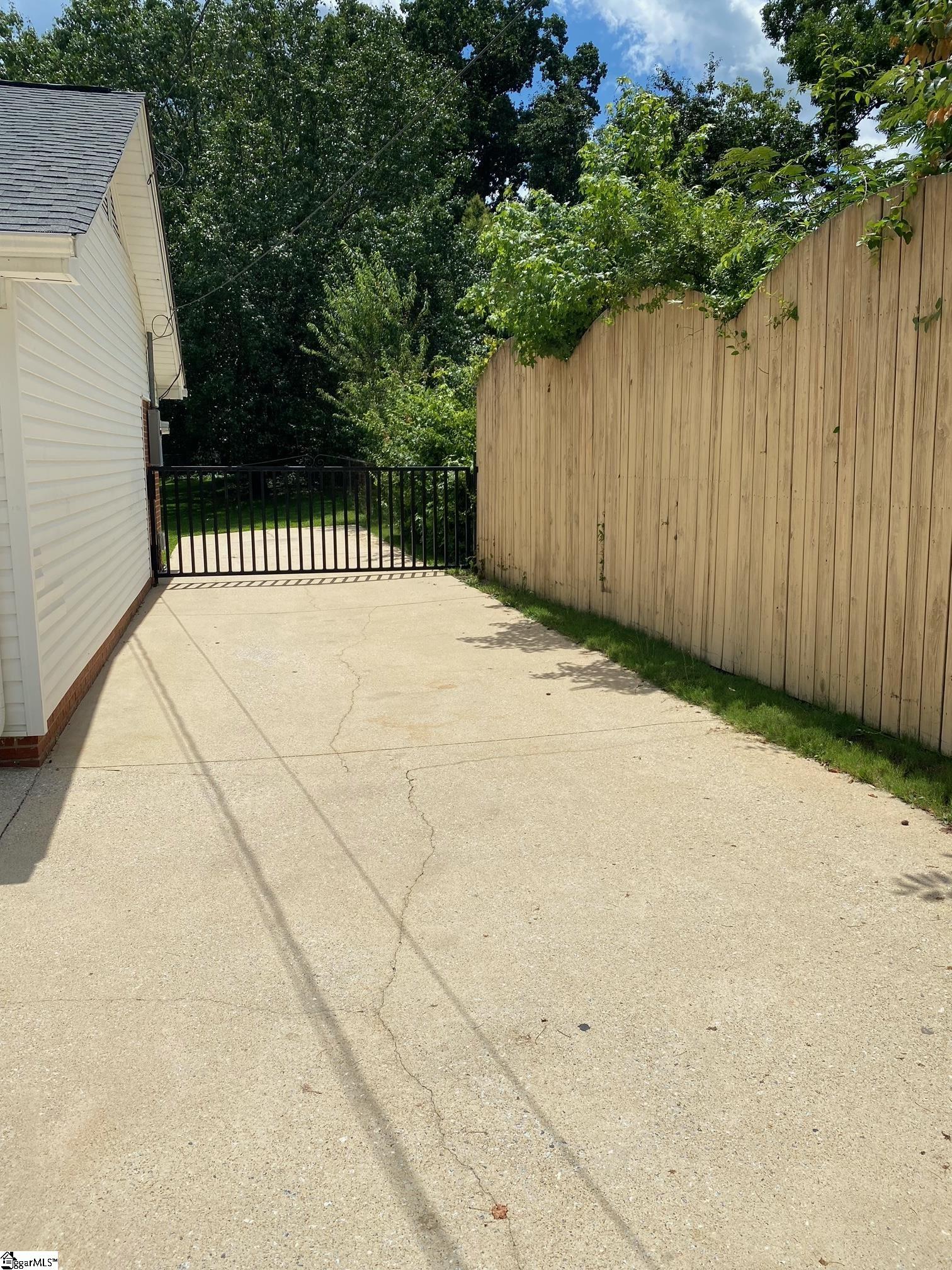 100 Cherokee Drive Greenville, SC 29615 - Photo 28 of 33