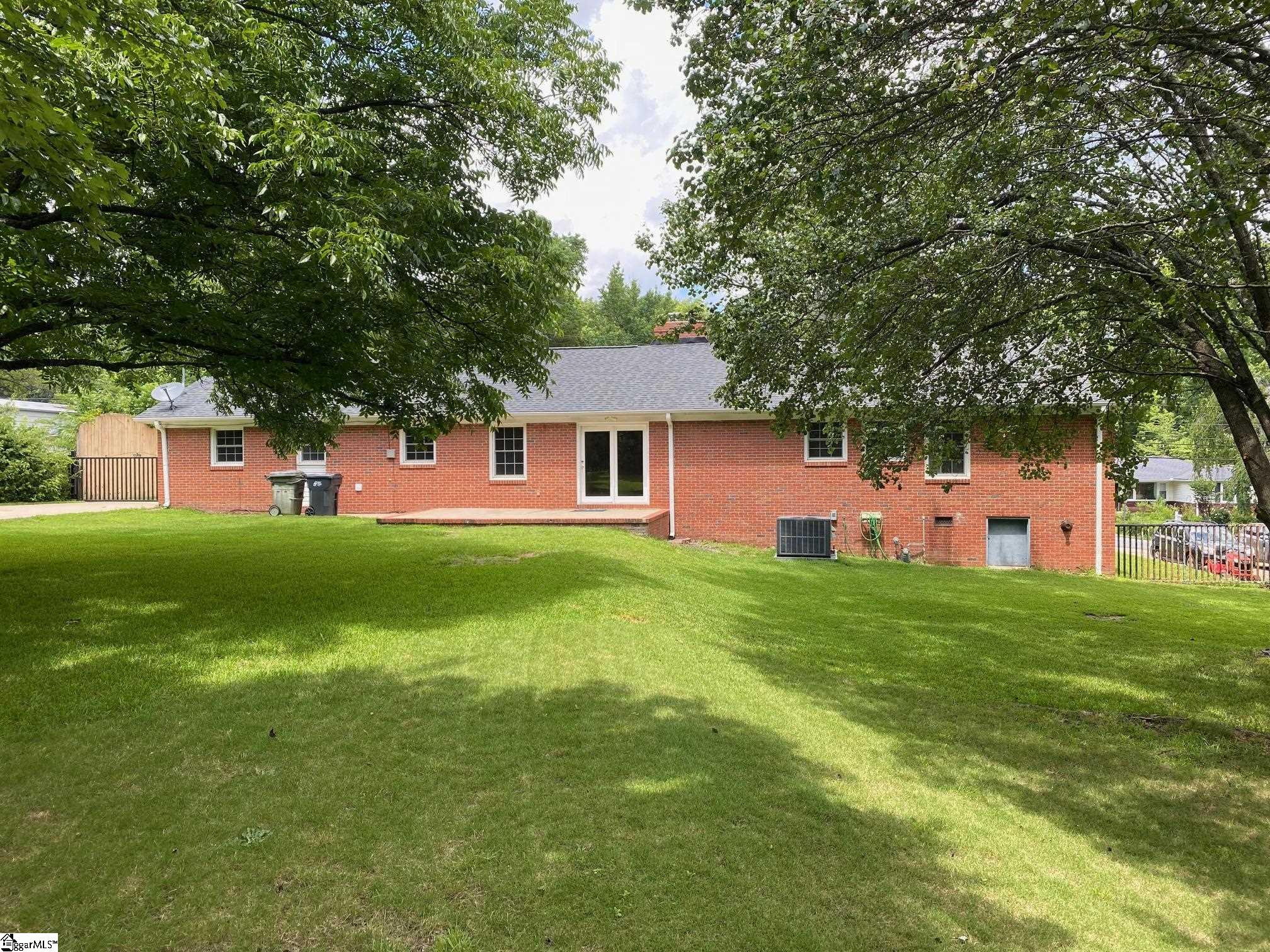 100 Cherokee Drive Greenville, SC 29615 - Photo 3 of 33