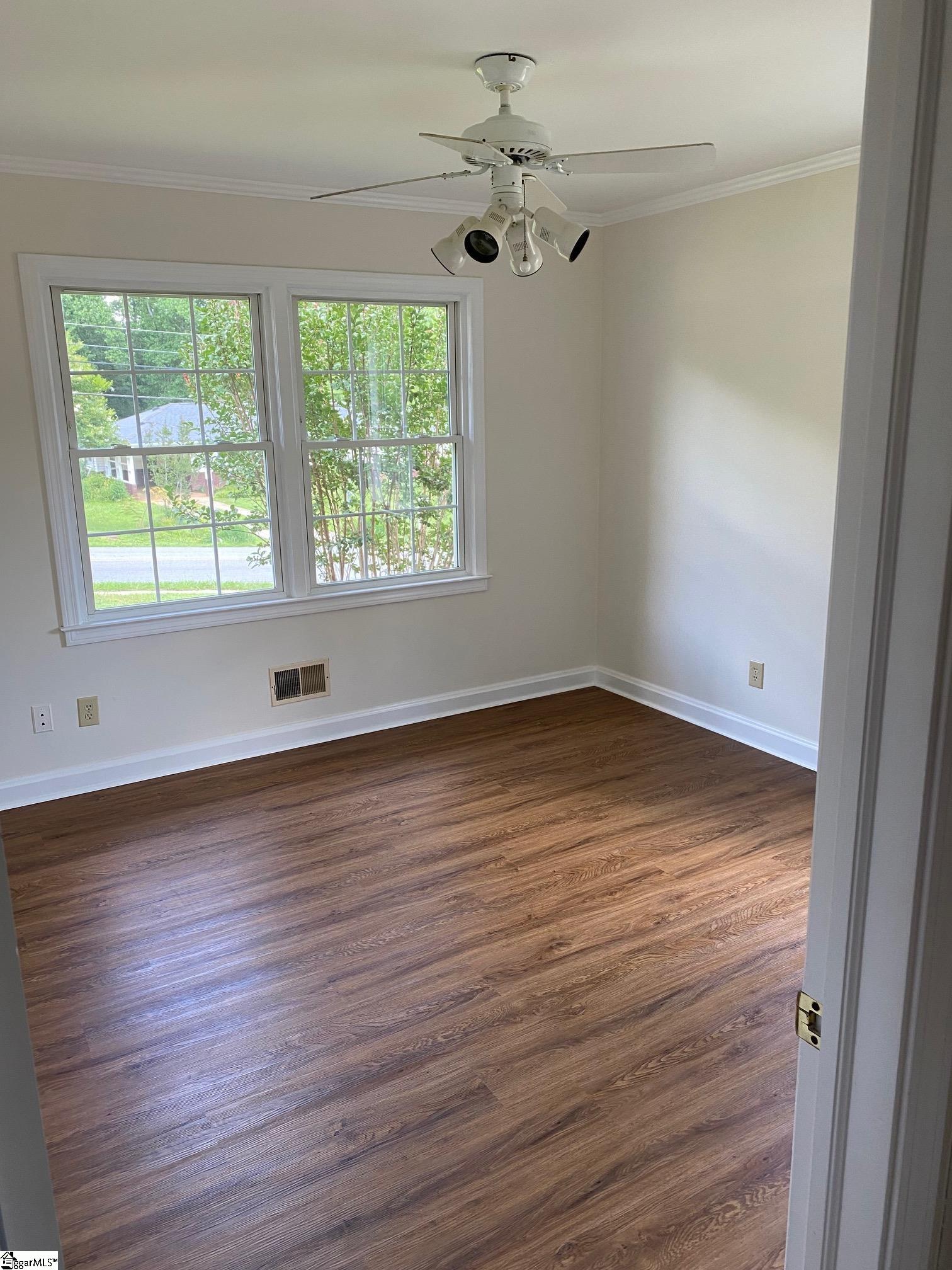 100 Cherokee Drive Greenville, SC 29615 - Photo 31 of 33