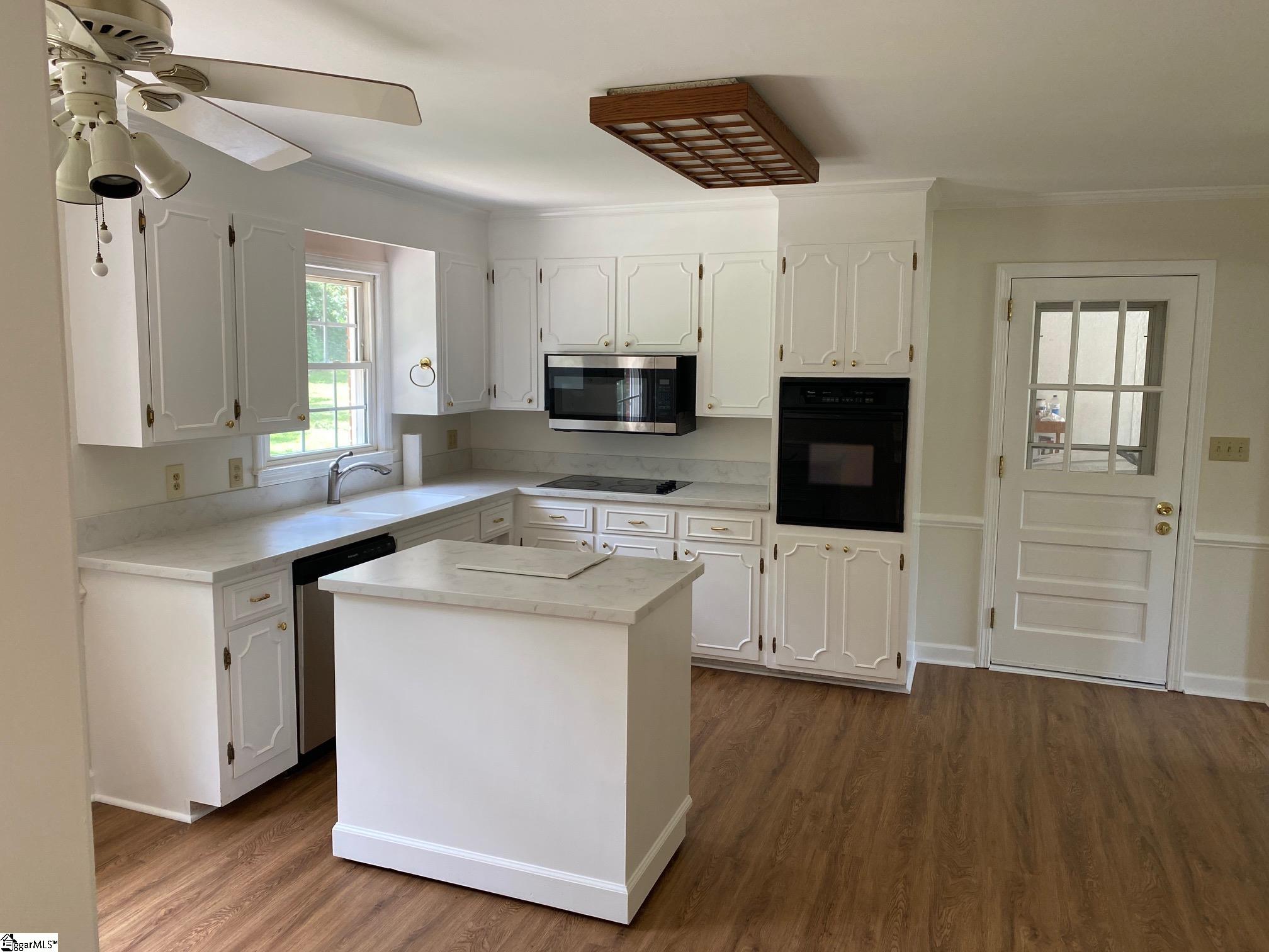 100 Cherokee Drive Greenville, SC 29615 - Photo 4 of 33