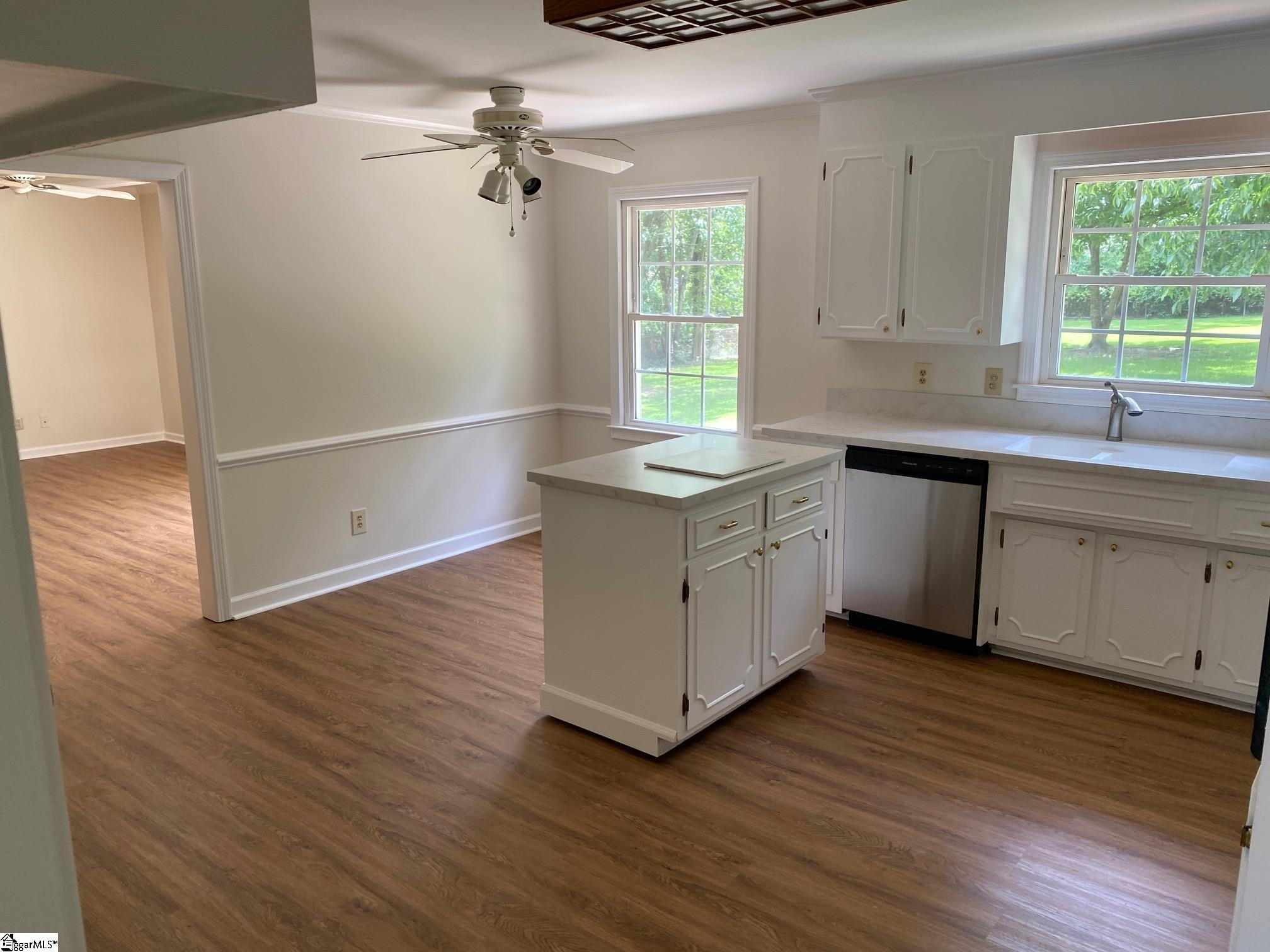 100 Cherokee Drive Greenville, SC 29615 - Photo 5 of 33