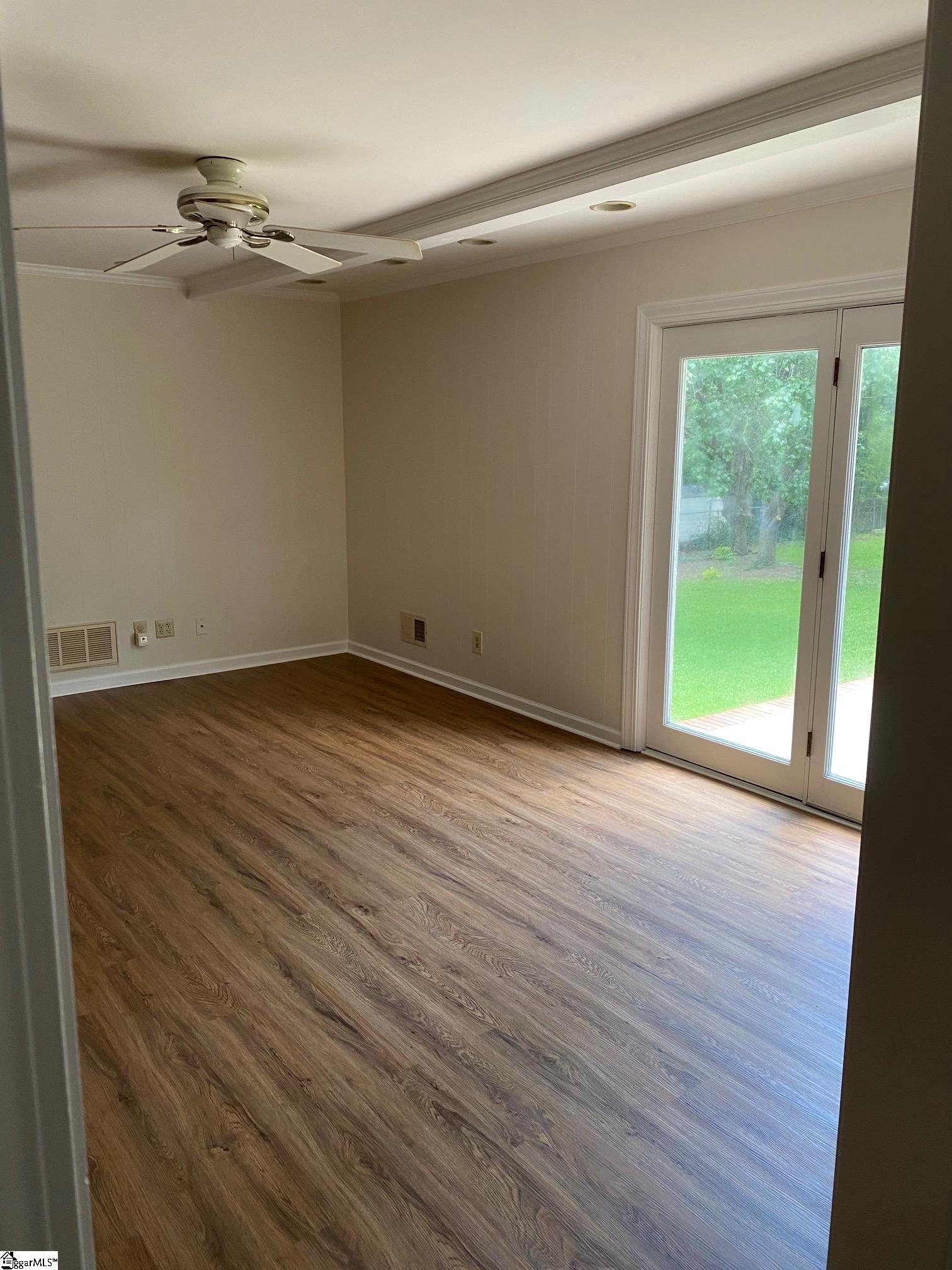 100 Cherokee Drive Greenville, SC 29615 - Photo 9 of 33