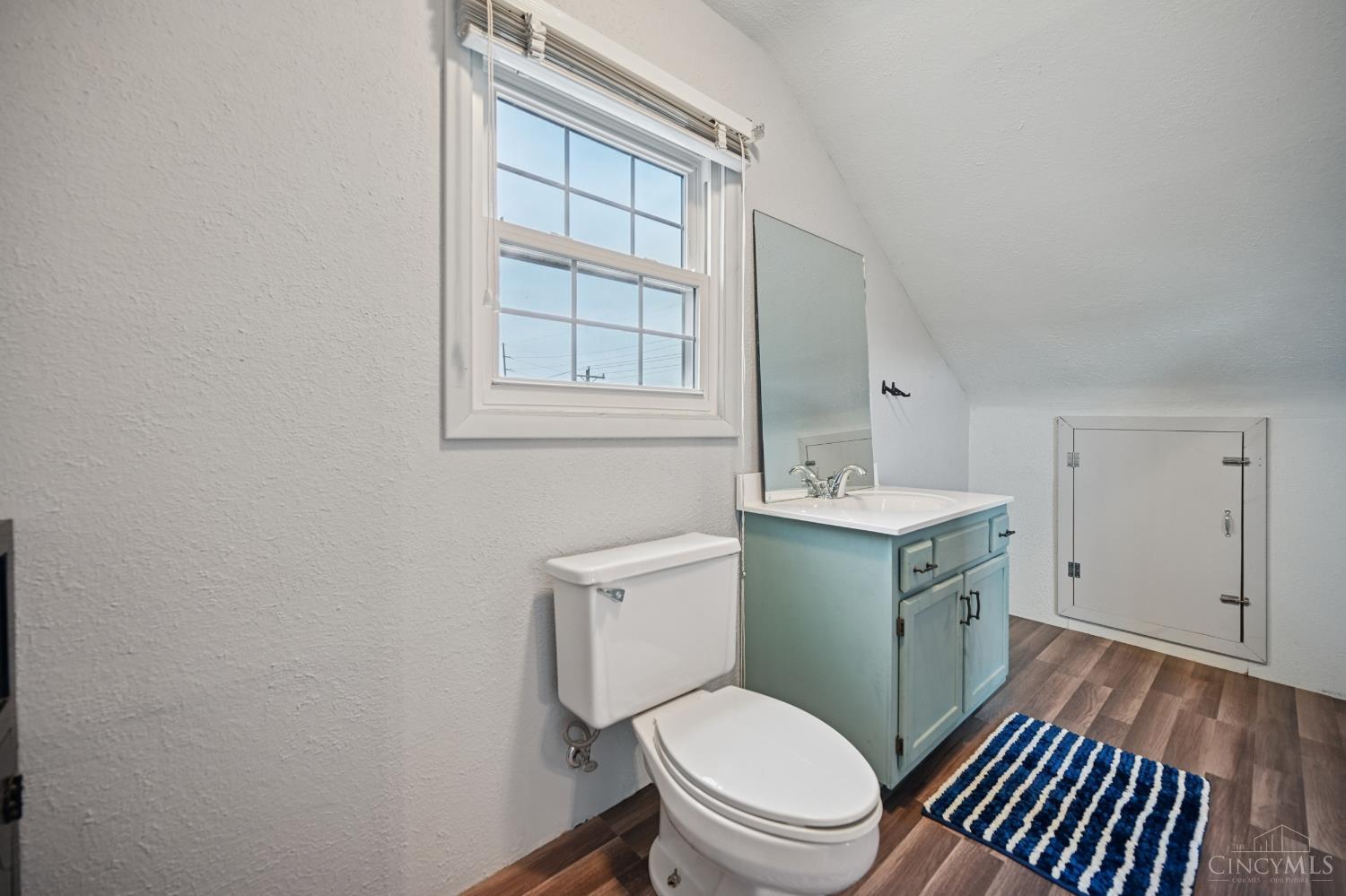 11525 Lippelman Road Sharonville, OH 45246 - Photo 29 of 38 New half bathroom on level 2