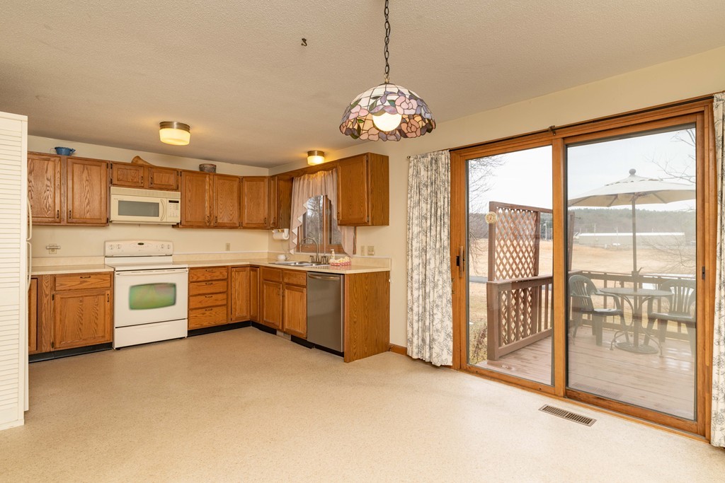 40 Ware Road, Unit 2 Belchertown, MA 01007 - Photo 5 of 27 Gallery Image 5