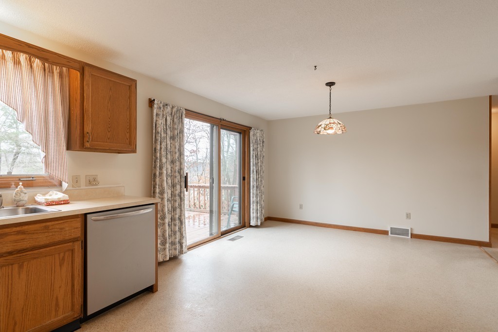 40 Ware Road, Unit 2 Belchertown, MA 01007 - Photo 6 of 27 Gallery Image 6