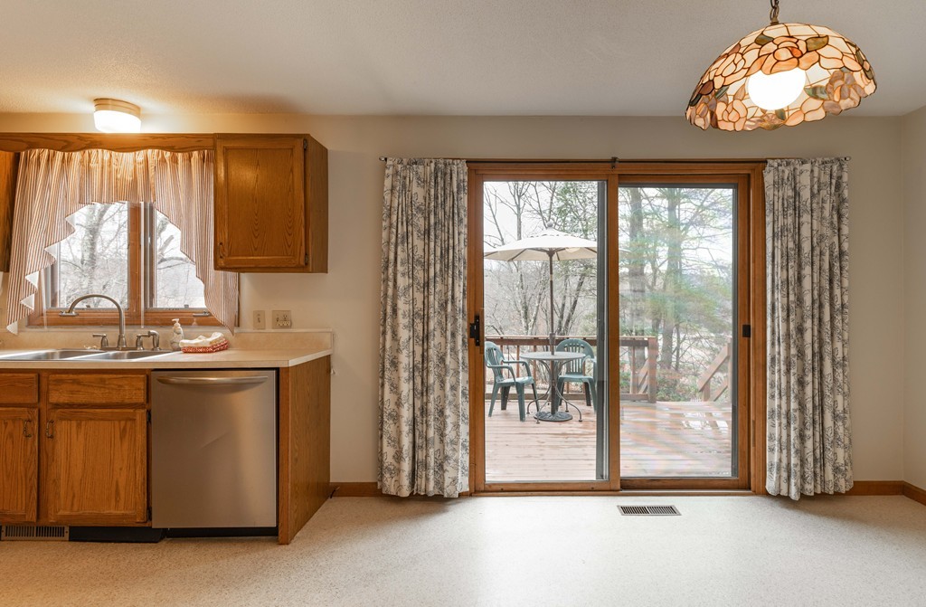 40 Ware Road, Unit 2 Belchertown, MA 01007 - Photo 7 of 27 Gallery Image 7