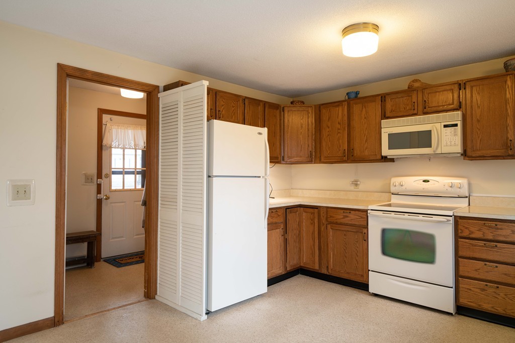 40 Ware Road, Unit 2 Belchertown, MA 01007 - Photo 8 of 27 Gallery Image 8