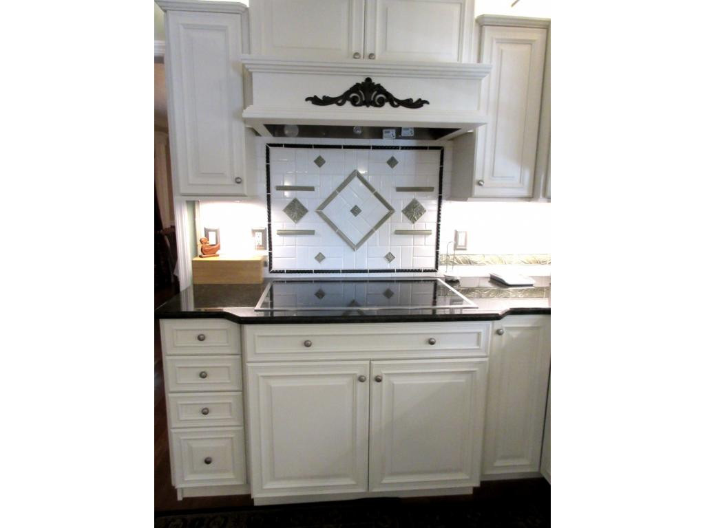 1608 Colonial Ridge Road Johnson City, TN 37604 - Photo 12 of 36 Kitchen Range wceramic tile