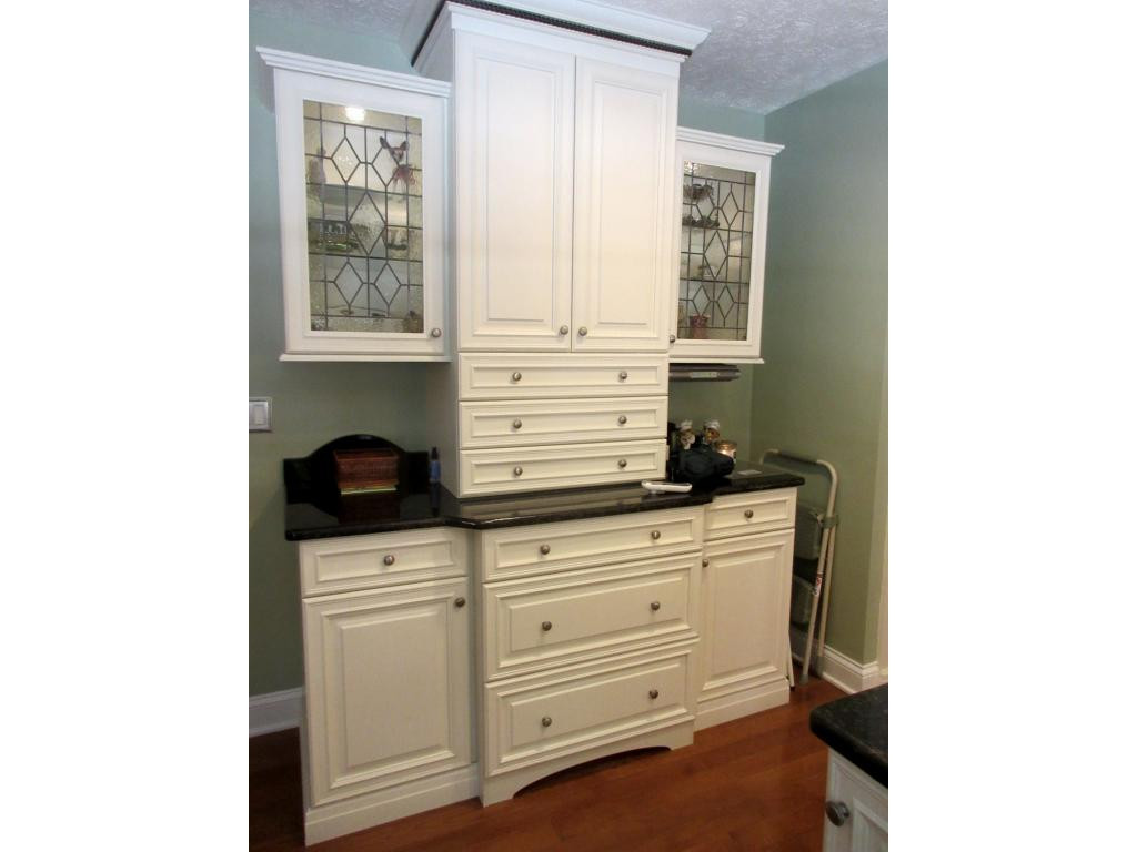 1608 Colonial Ridge Road Johnson City, TN 37604 - Photo 13 of 36 Glass Doors Lighted Cabinets